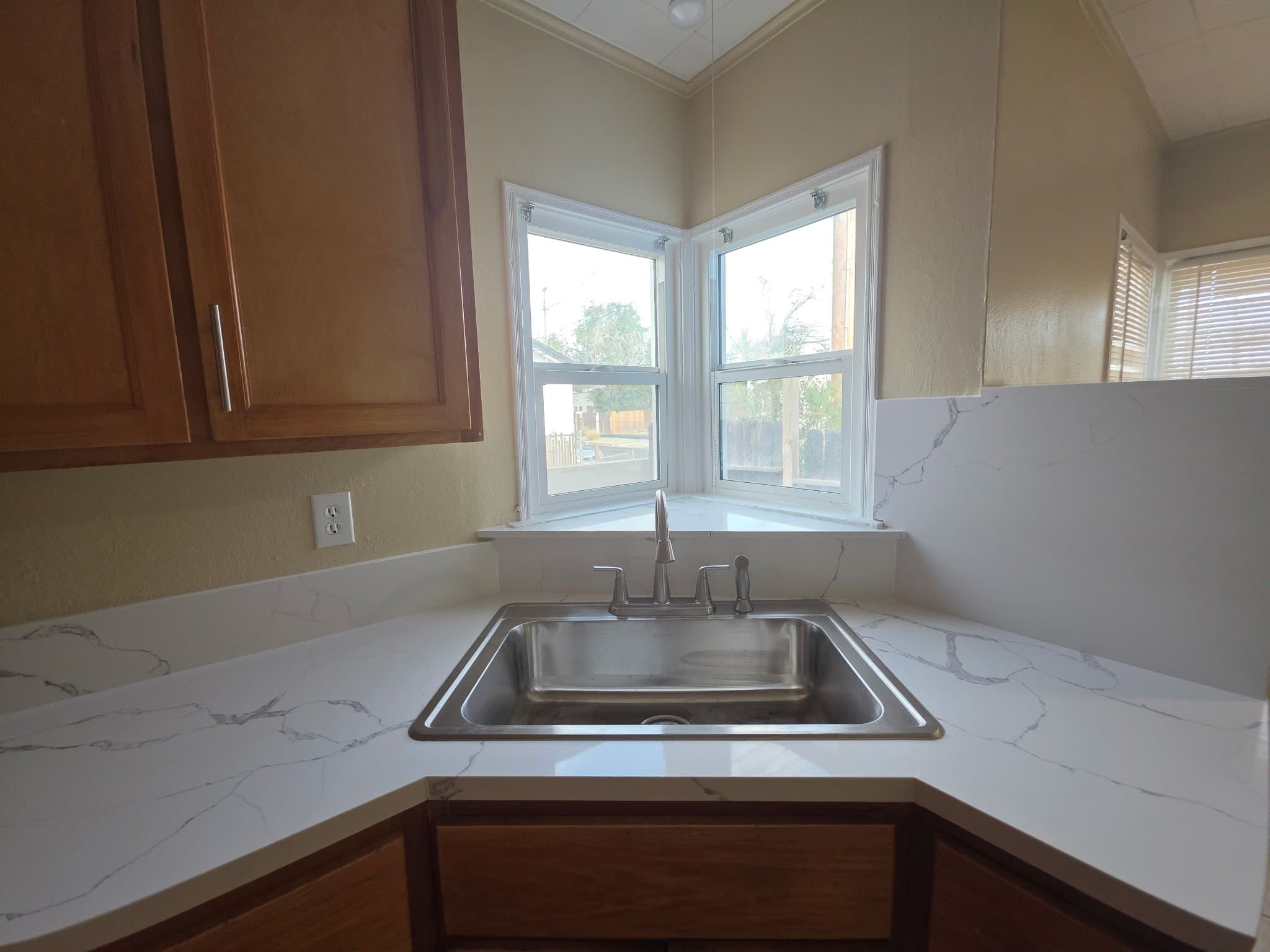Lancaster House: 557 W Oldfield