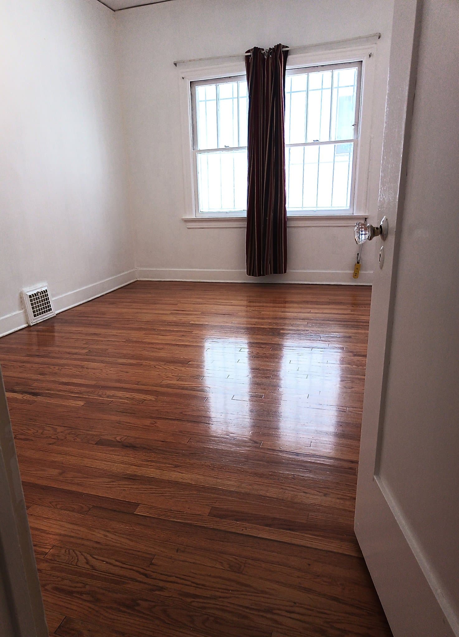 Los Angeles Apartment: 427 N Genesee Ave