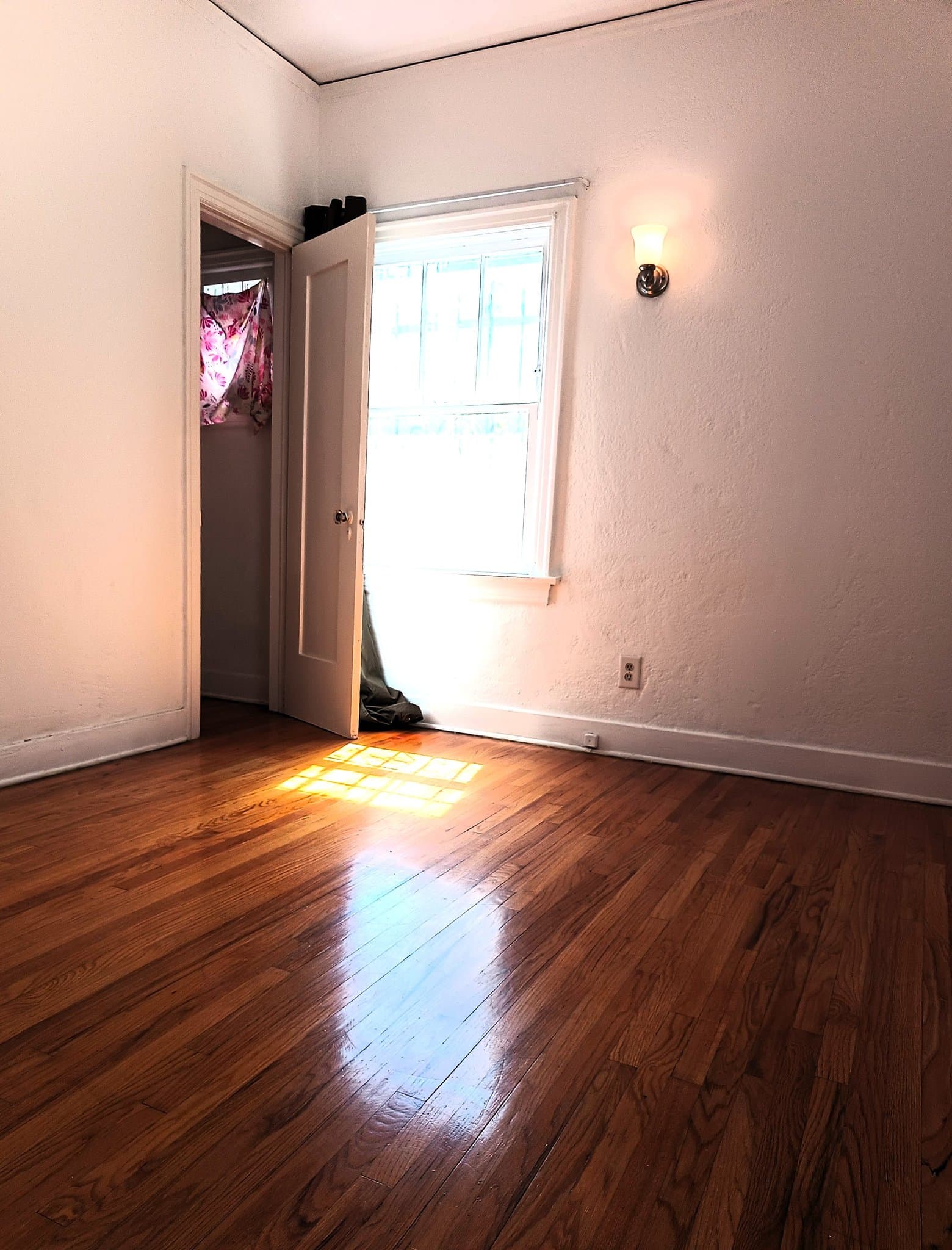 Los Angeles Apartment: 427 N Genesee Ave