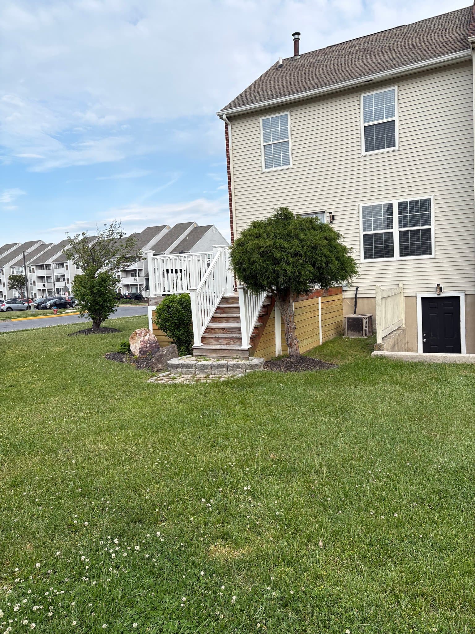 Dover Townhome: 2 Fair Wind Place