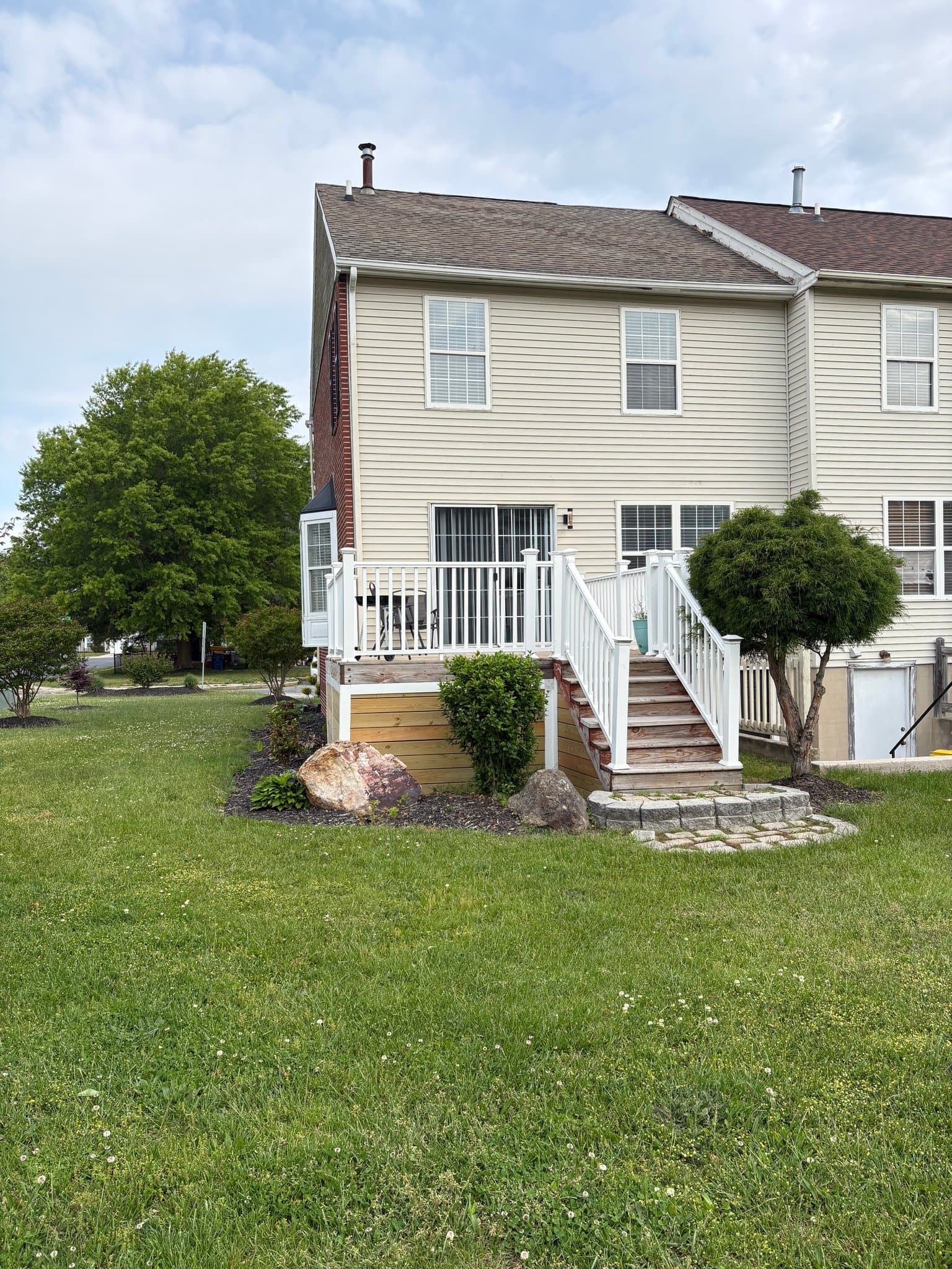 Dover Townhome: 2 Fair Wind Place