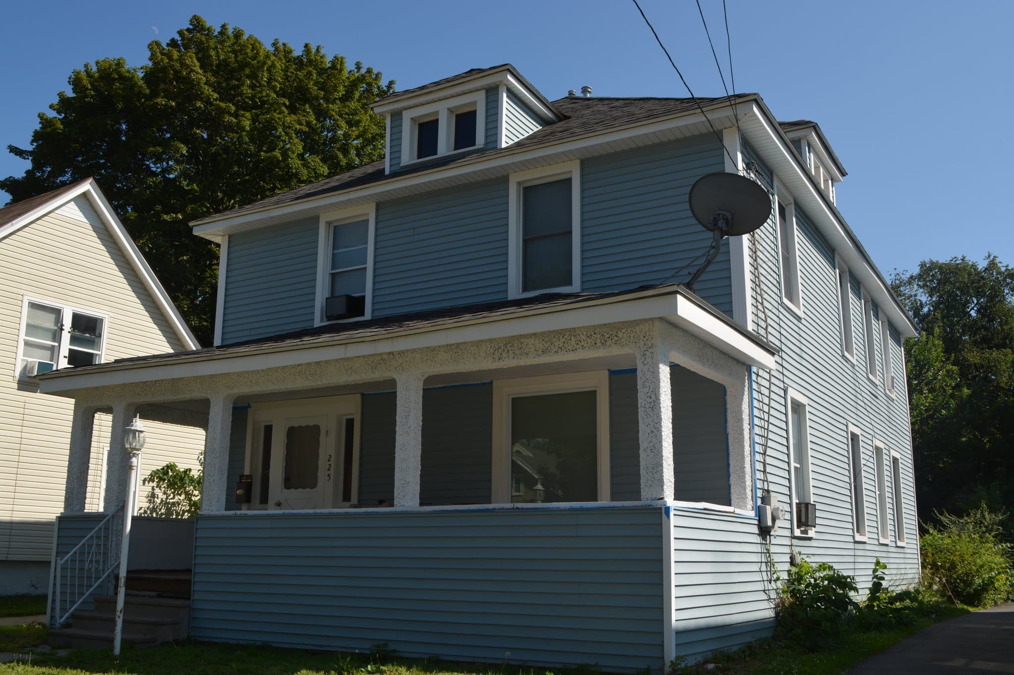 Utica House: 225 Thieme Place