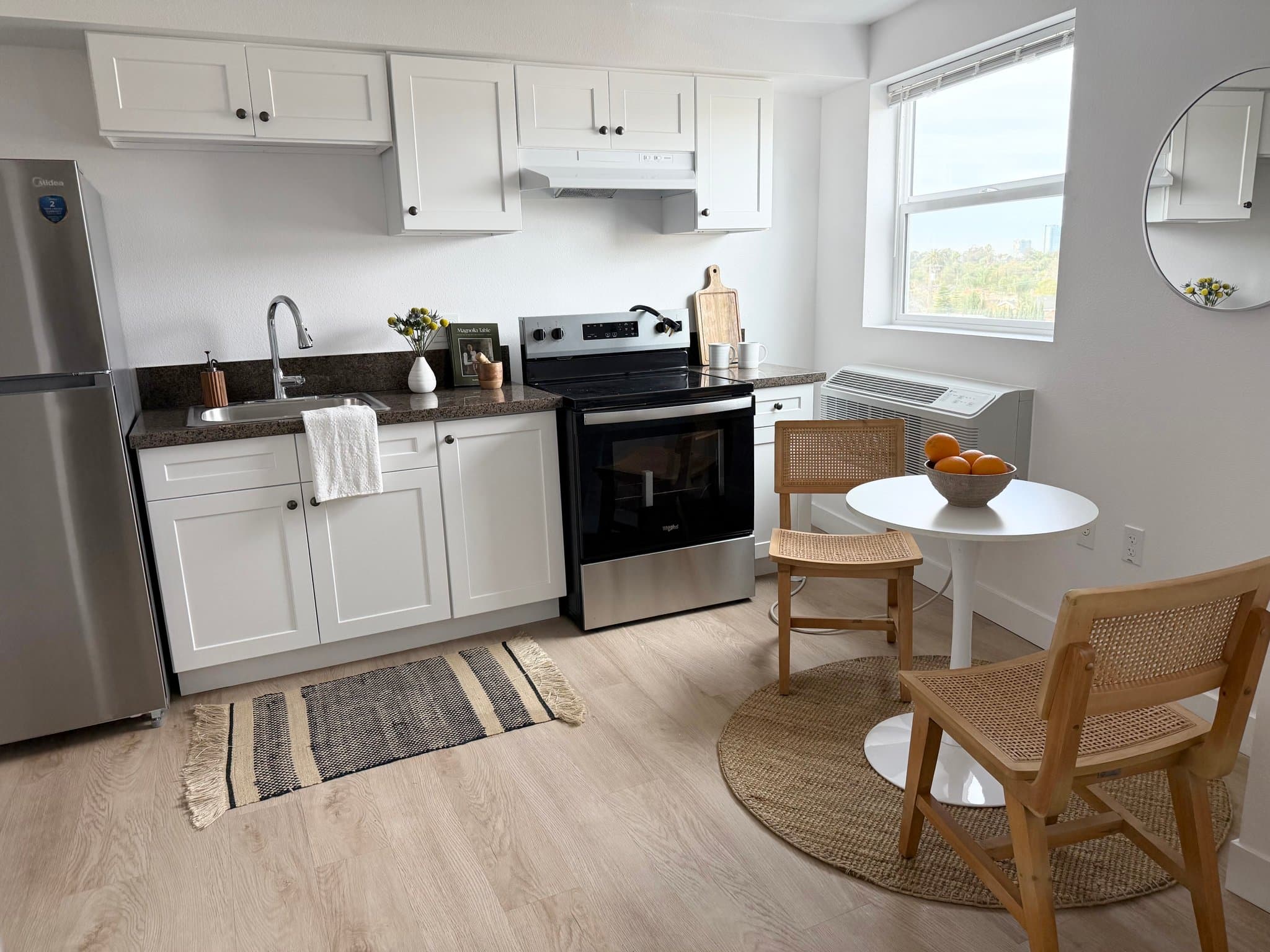 Los Angeles Apartment: 4973 w 21st