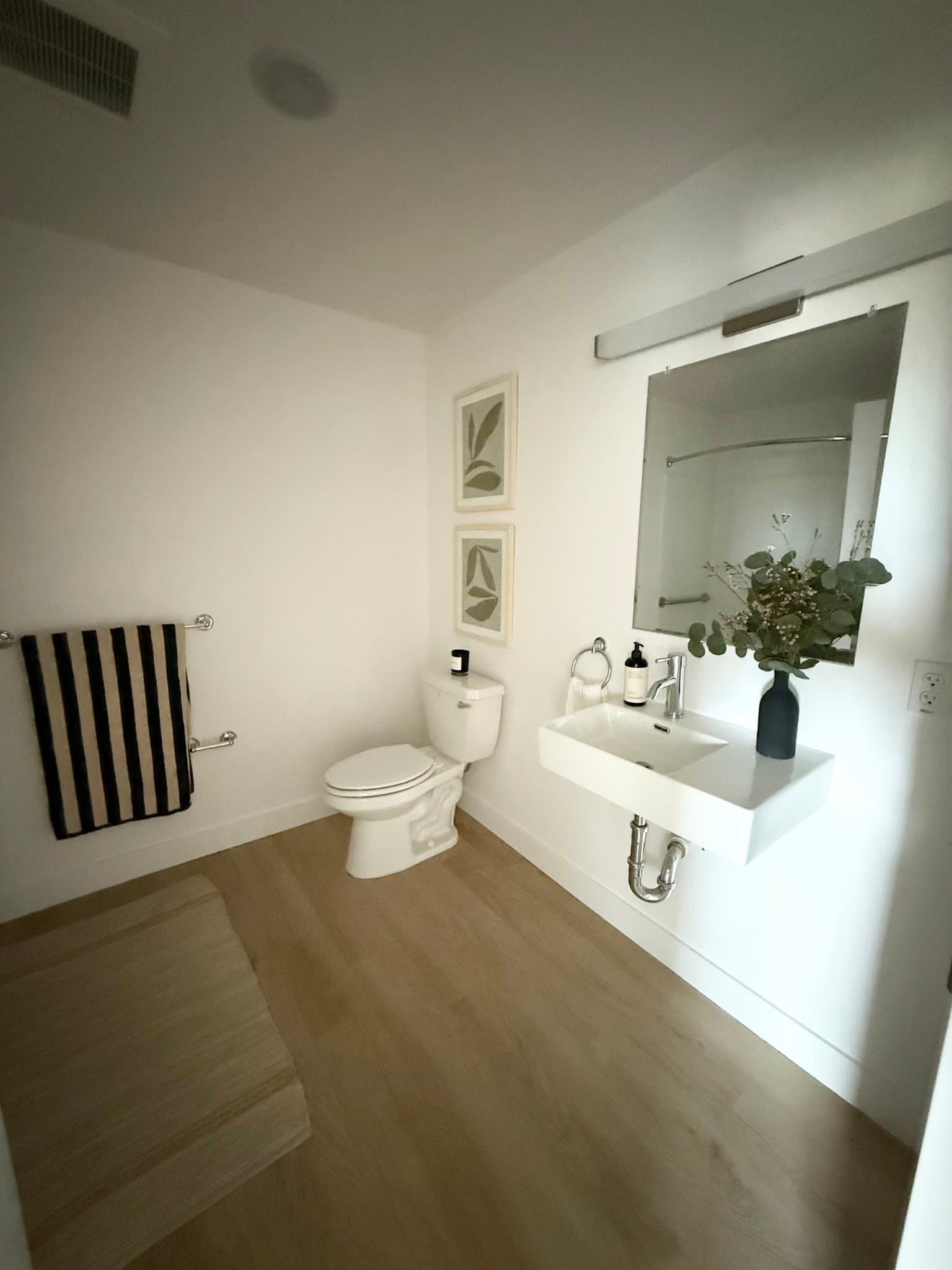Los Angeles Apartment: 4973 w 21st