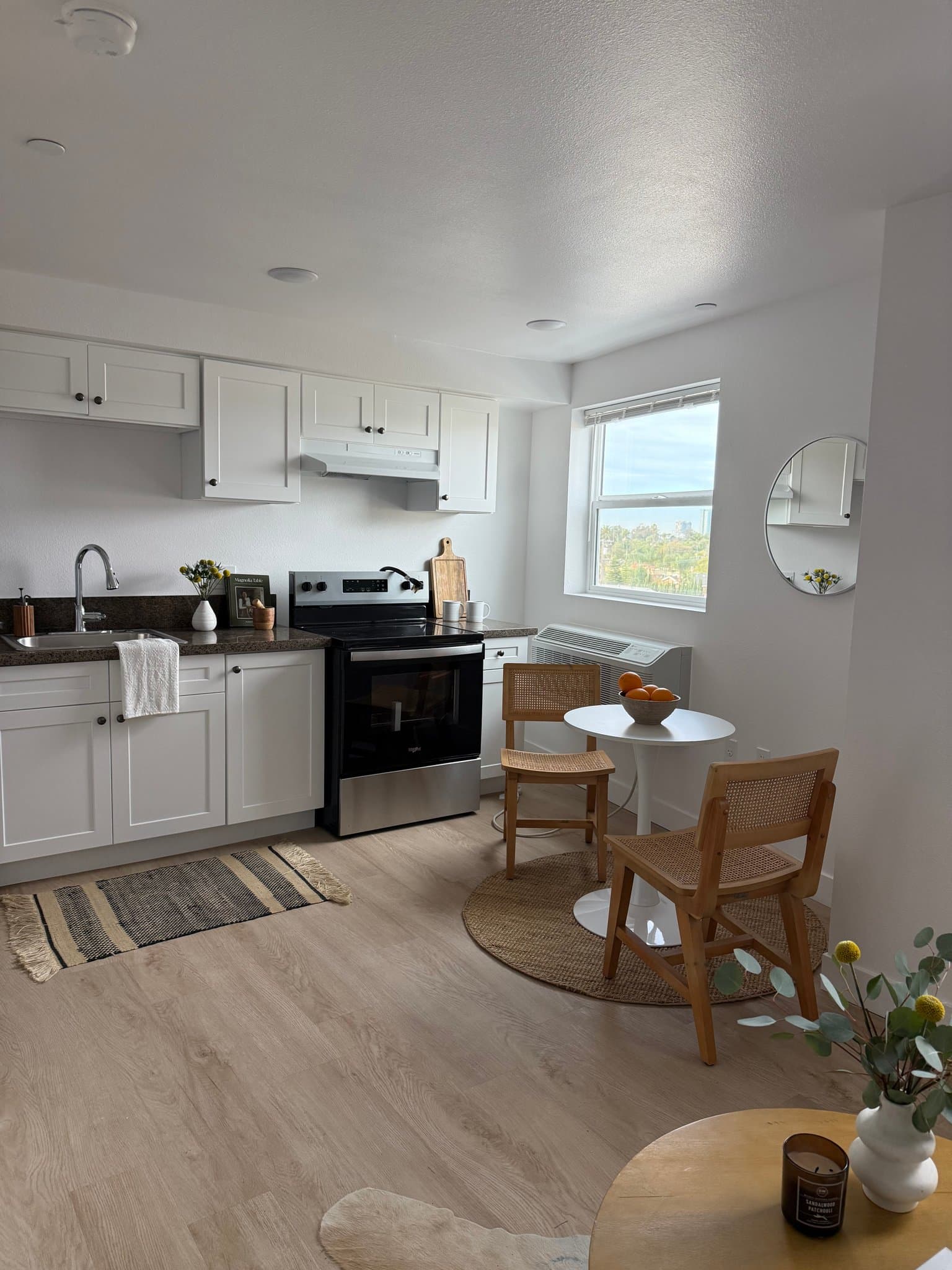 Los Angeles Apartment: 4973 w 21st