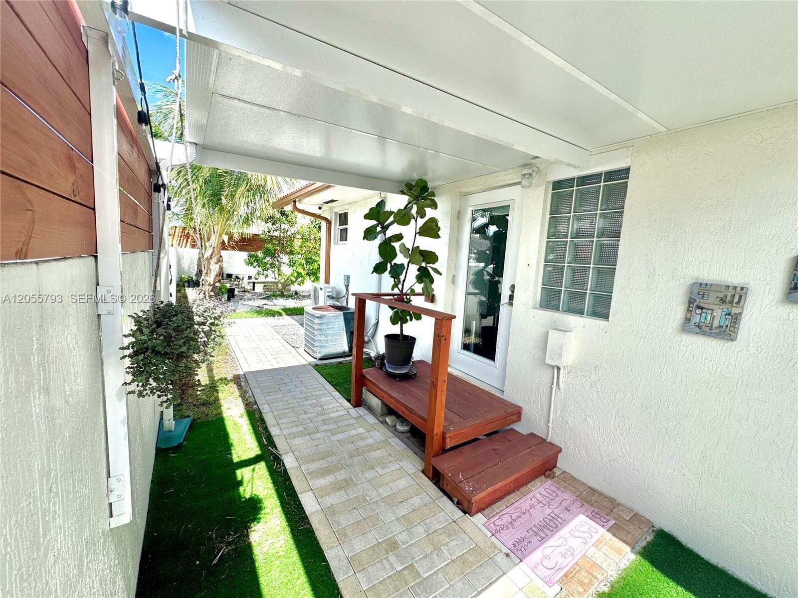 HIALEAH House: 18701 Wentworth Dr