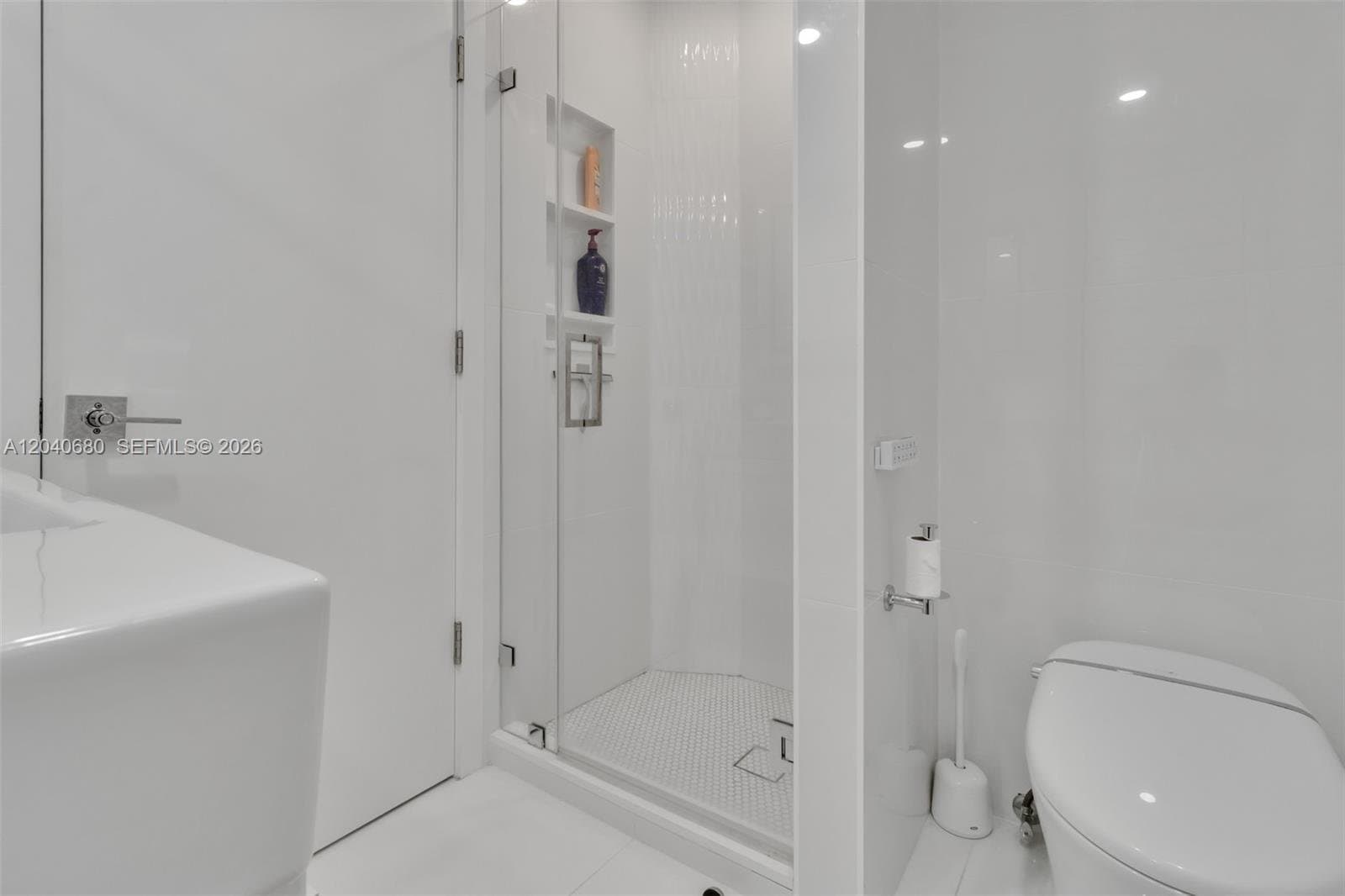 MIAMI BEACH Condo: 5701 Collins Ave