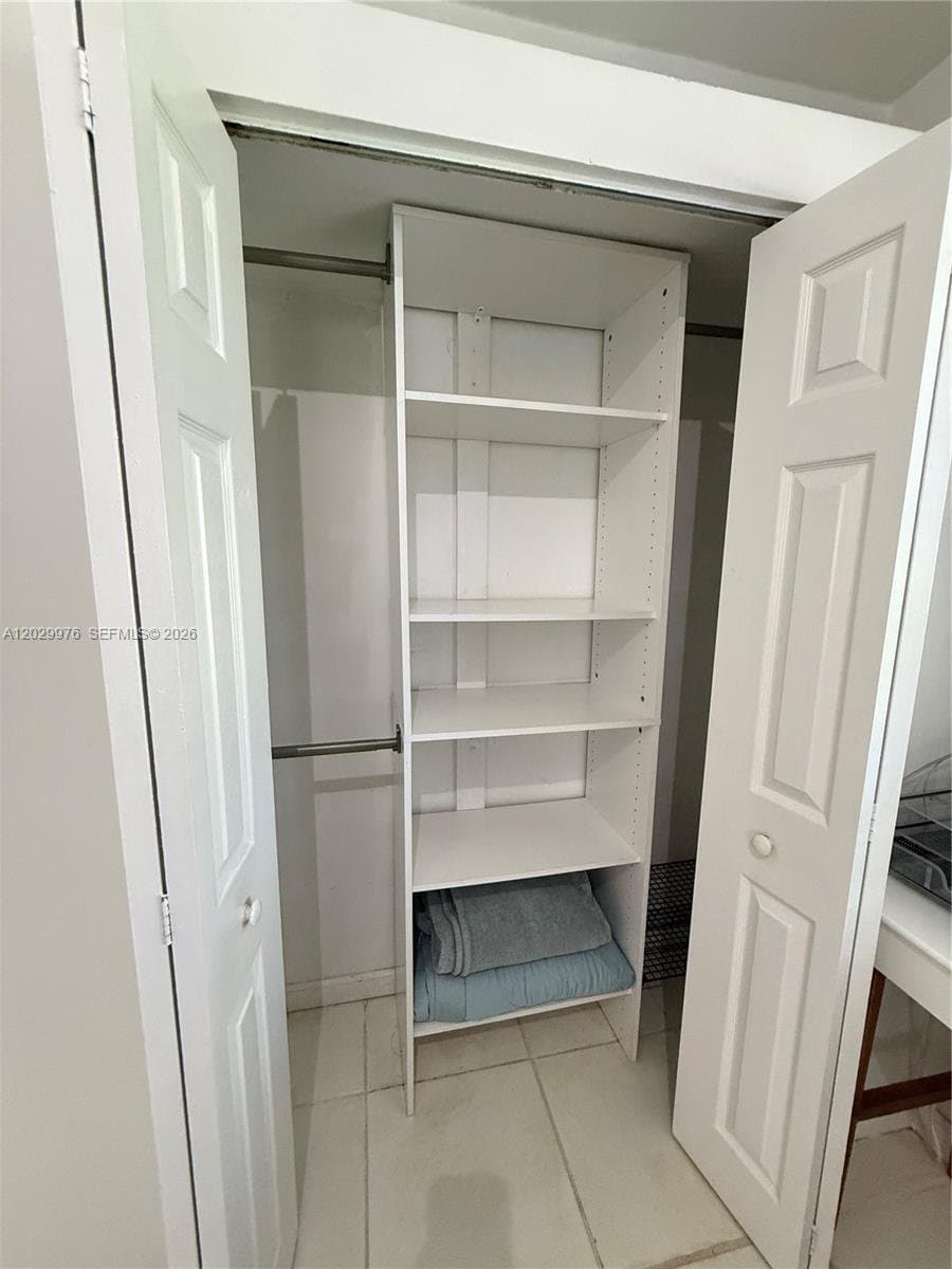 MIAMI BEACH Condo: 601 Michigan Ave