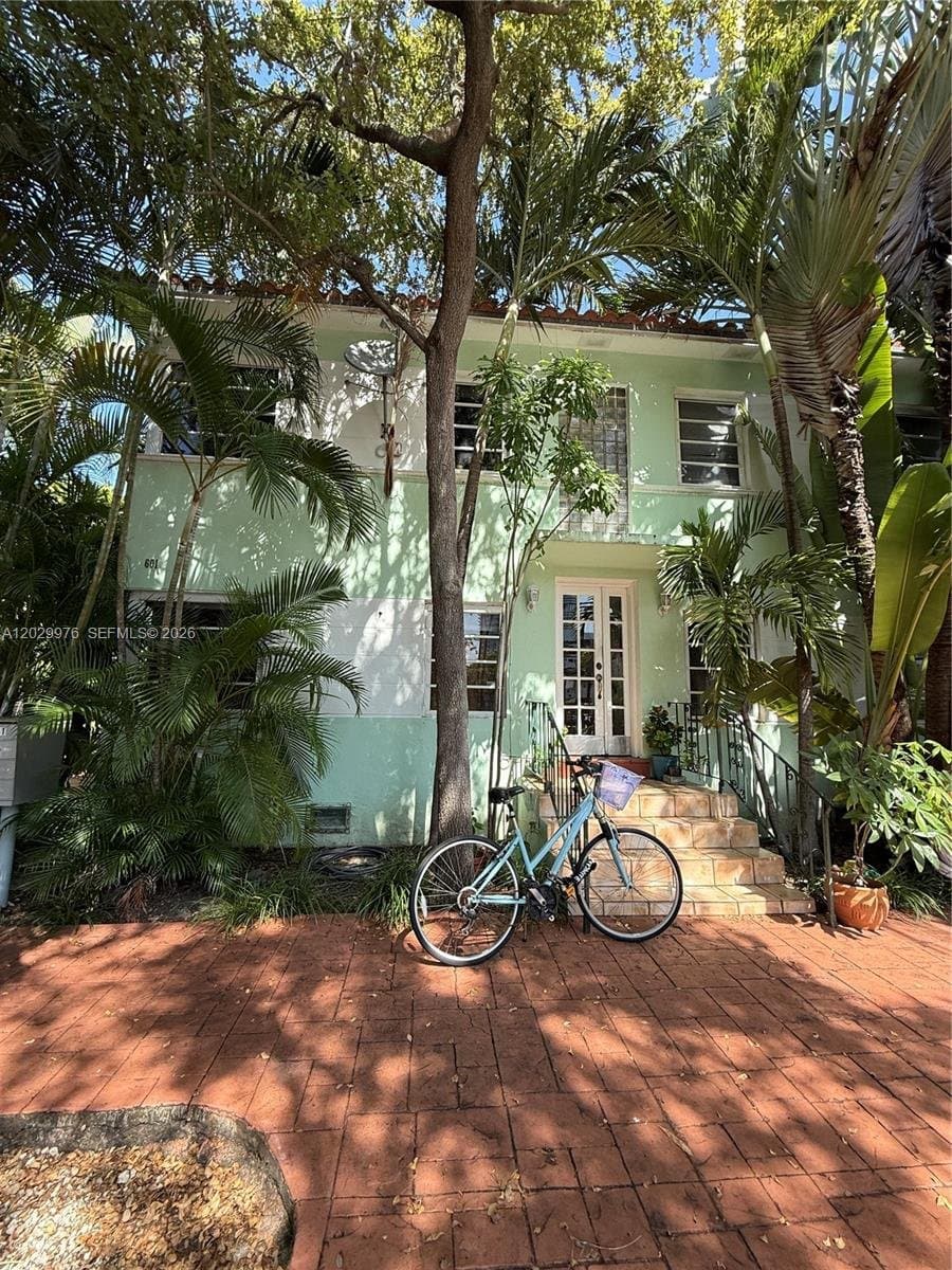 MIAMI BEACH Condo: 601 Michigan Ave