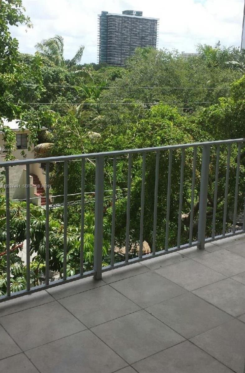 MIAMI Condo: 650 NE 64th St