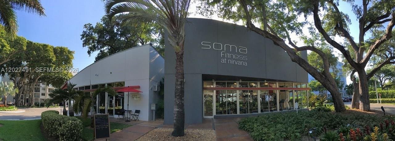 MIAMI Condo: 650 NE 64th St