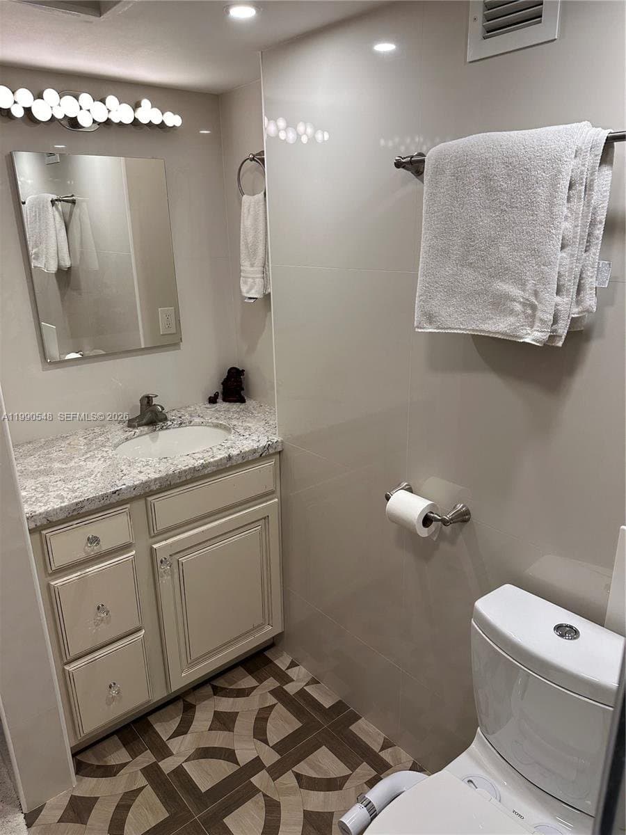MIAMI BEACH Condo: 6039 Collins Ave