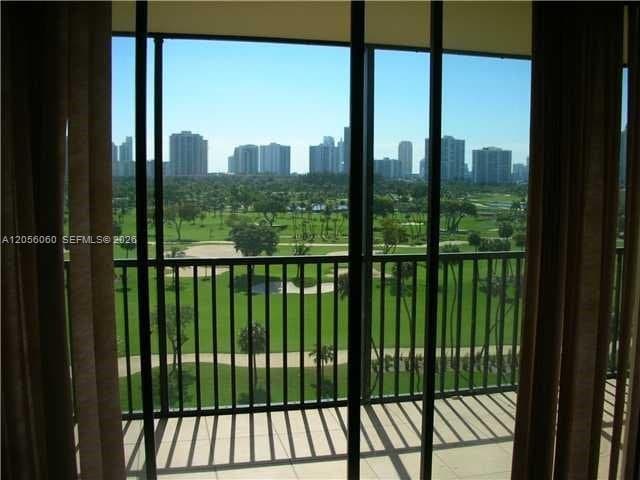 AVENTURA Condo: 20335 W Country Club Dr
