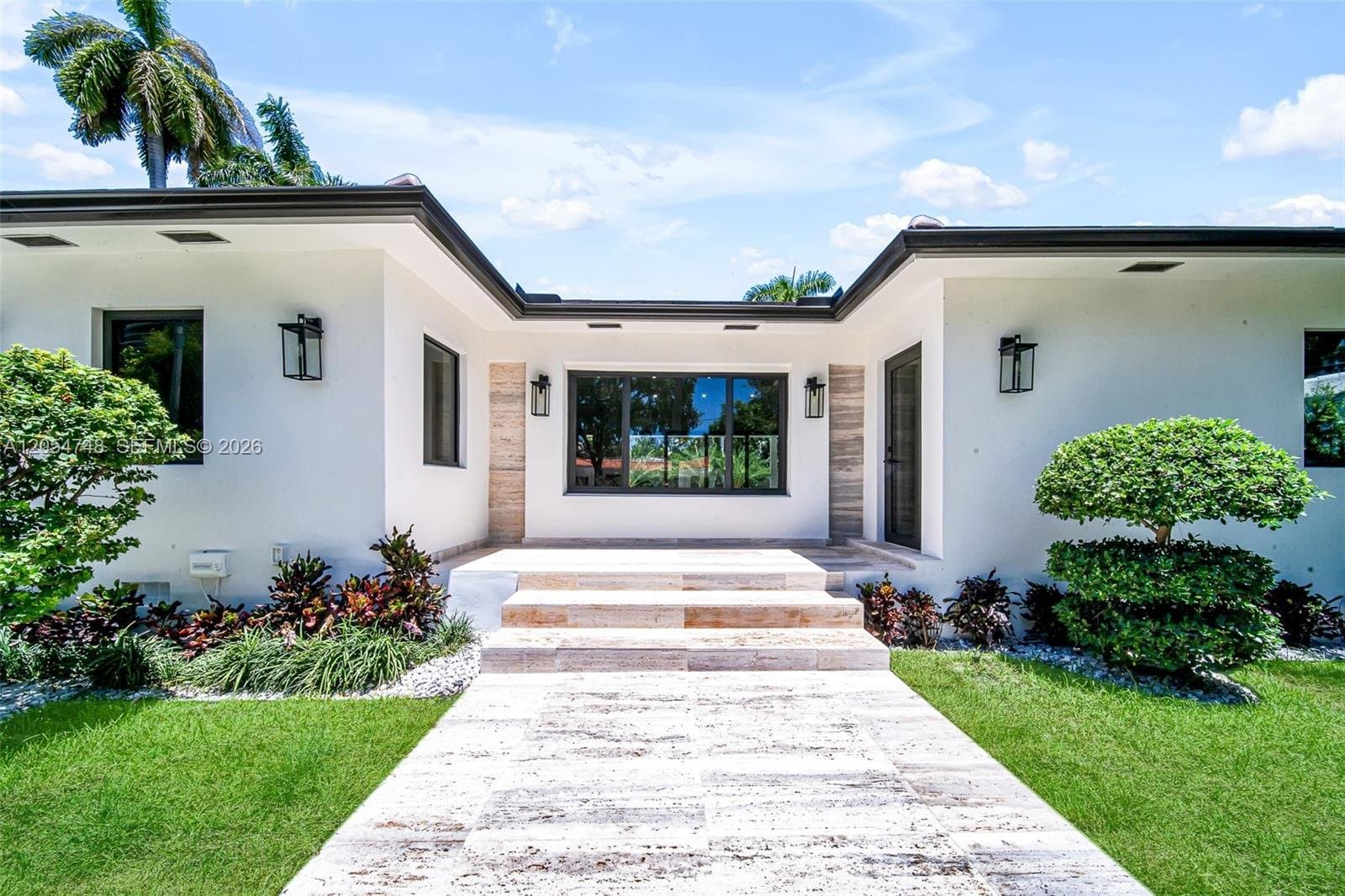 MIAMI House: 899 NE 71st St