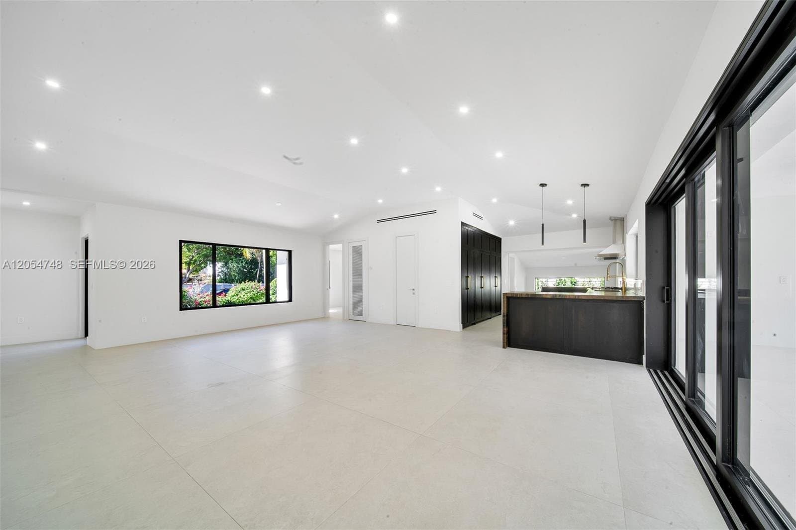 MIAMI House: 899 NE 71st St