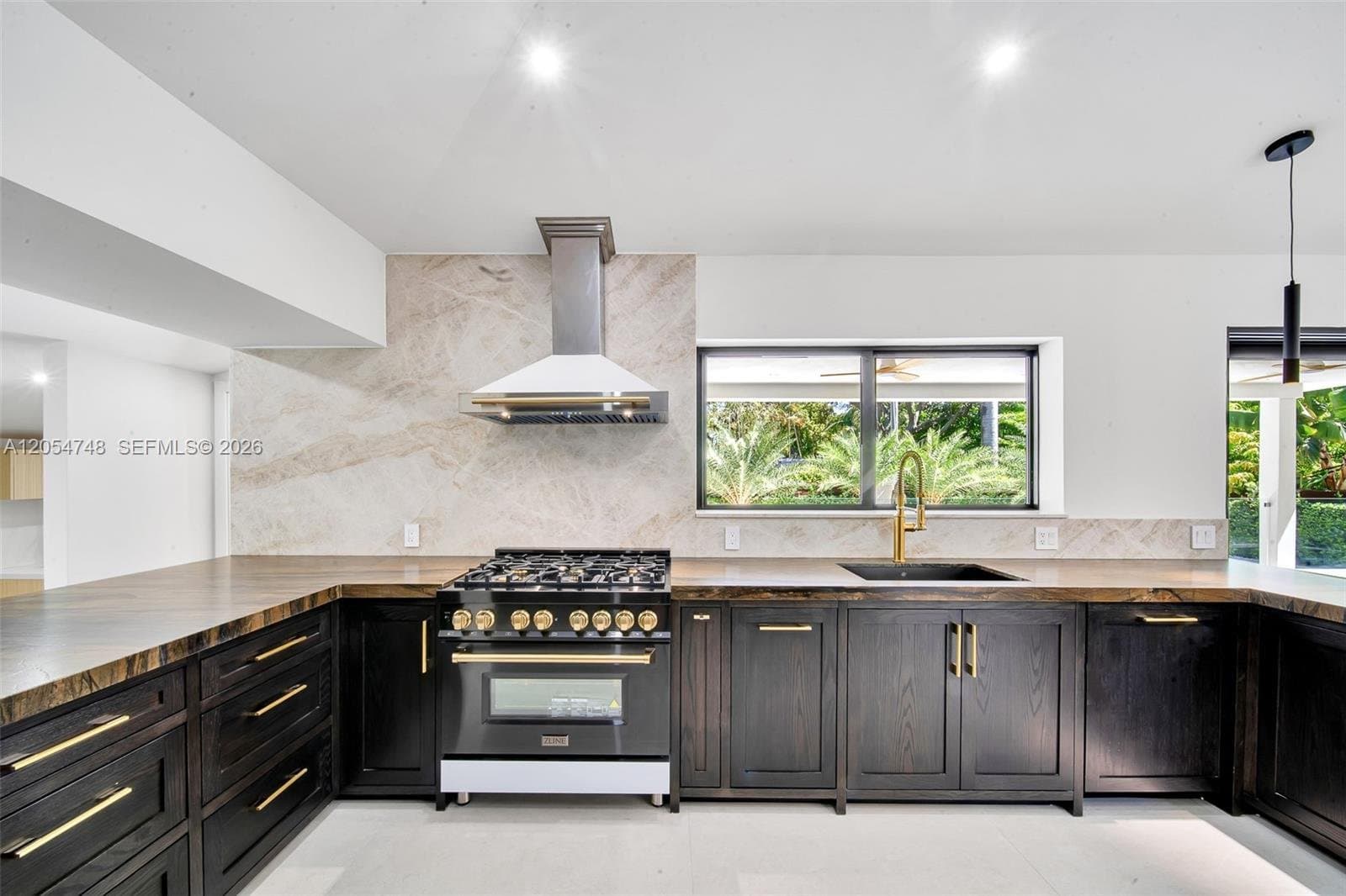MIAMI House: 899 NE 71st St