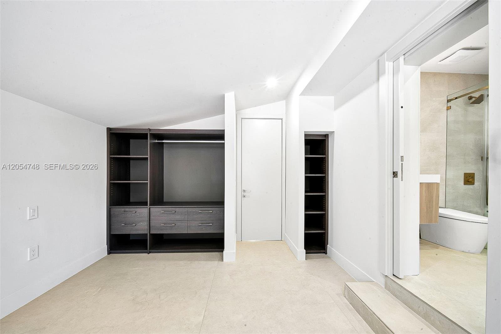 MIAMI House: 899 NE 71st St
