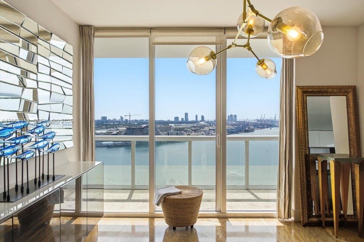 MIAMI Condo: 50 Biscayne Blvd