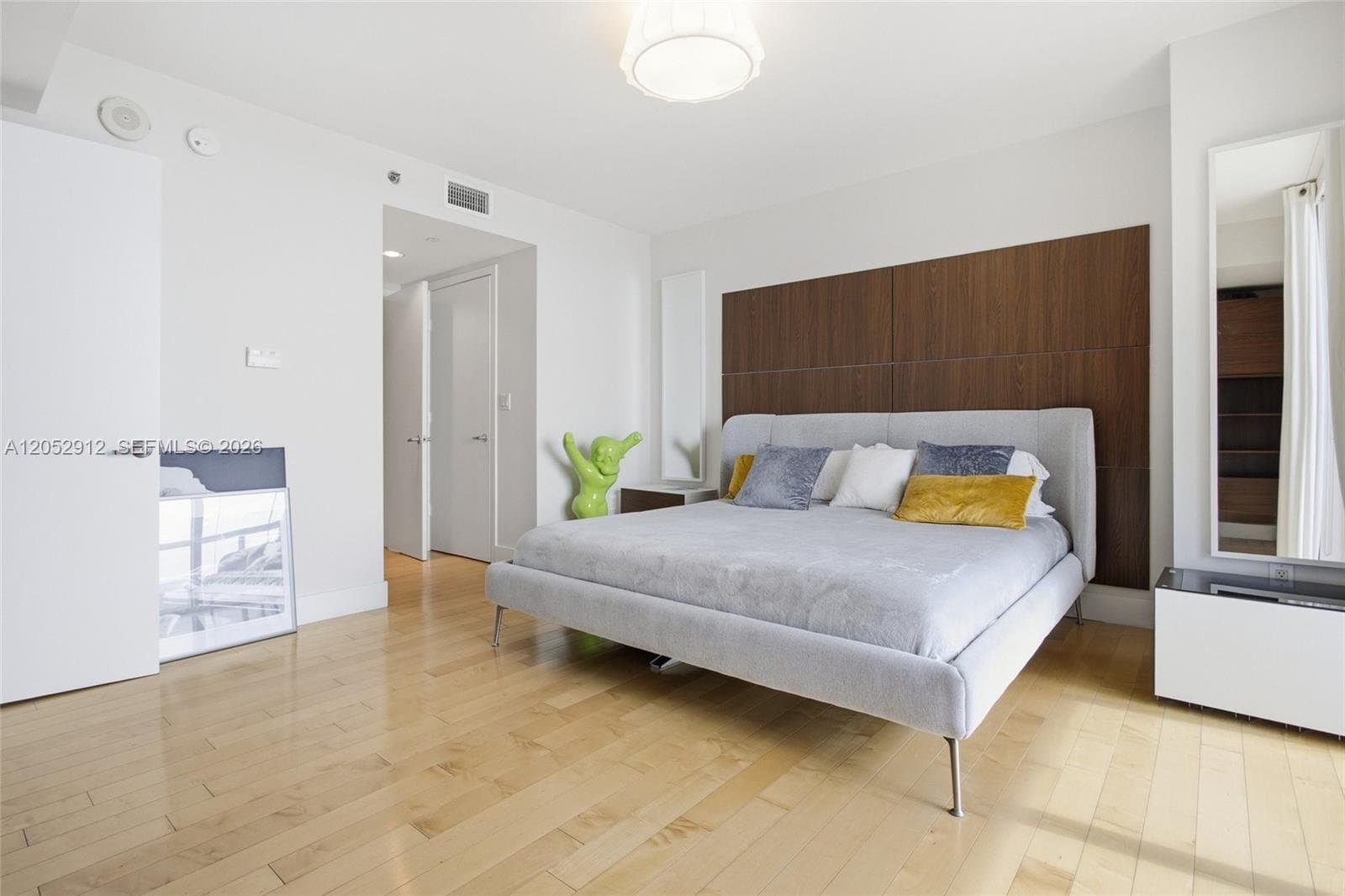 MIAMI Condo: 50 Biscayne Blvd