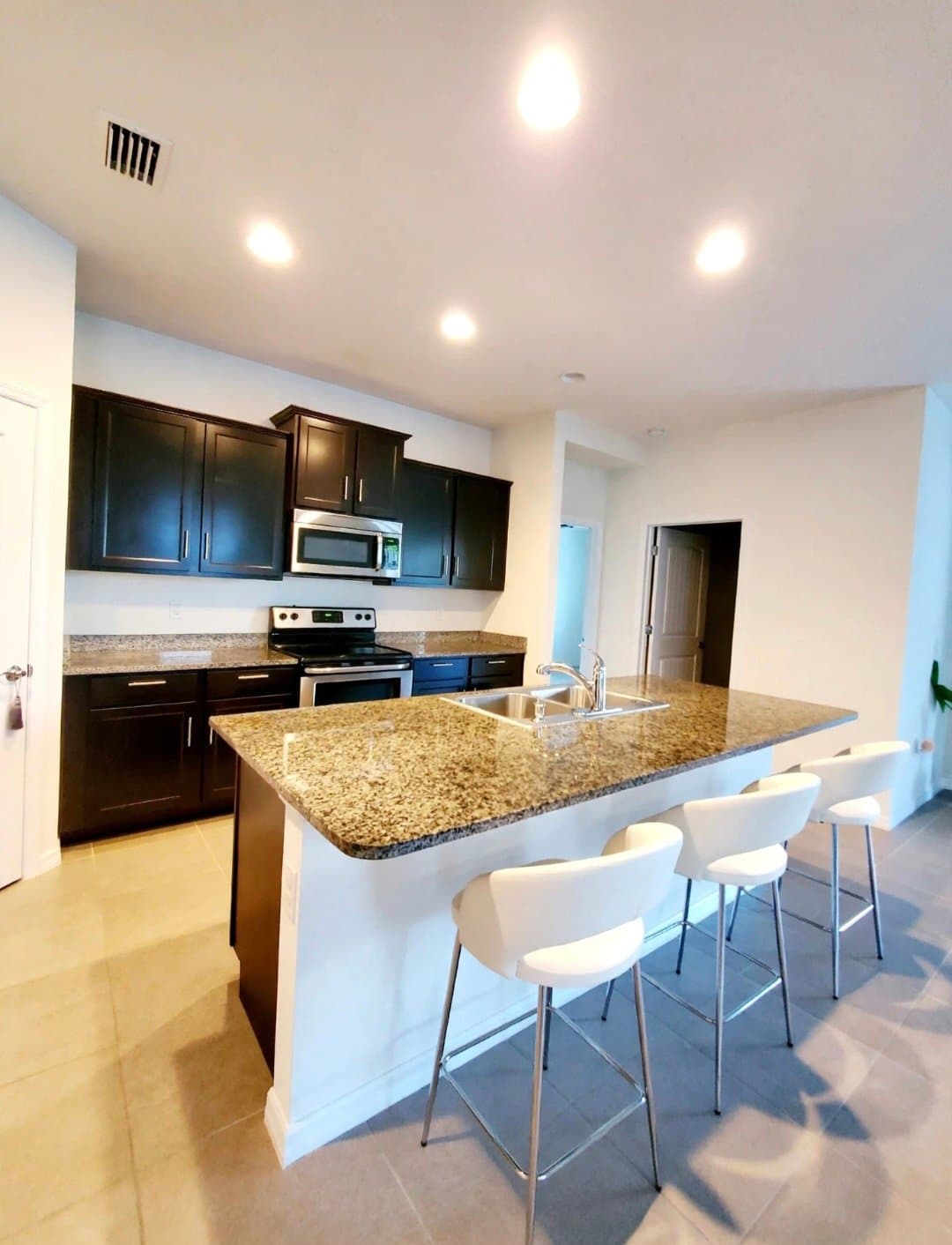 Brooksville House: 17589 Garsalaso Cir