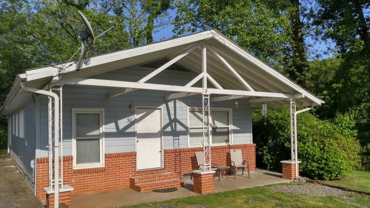 Sylva House: 30 Hill Top Dr