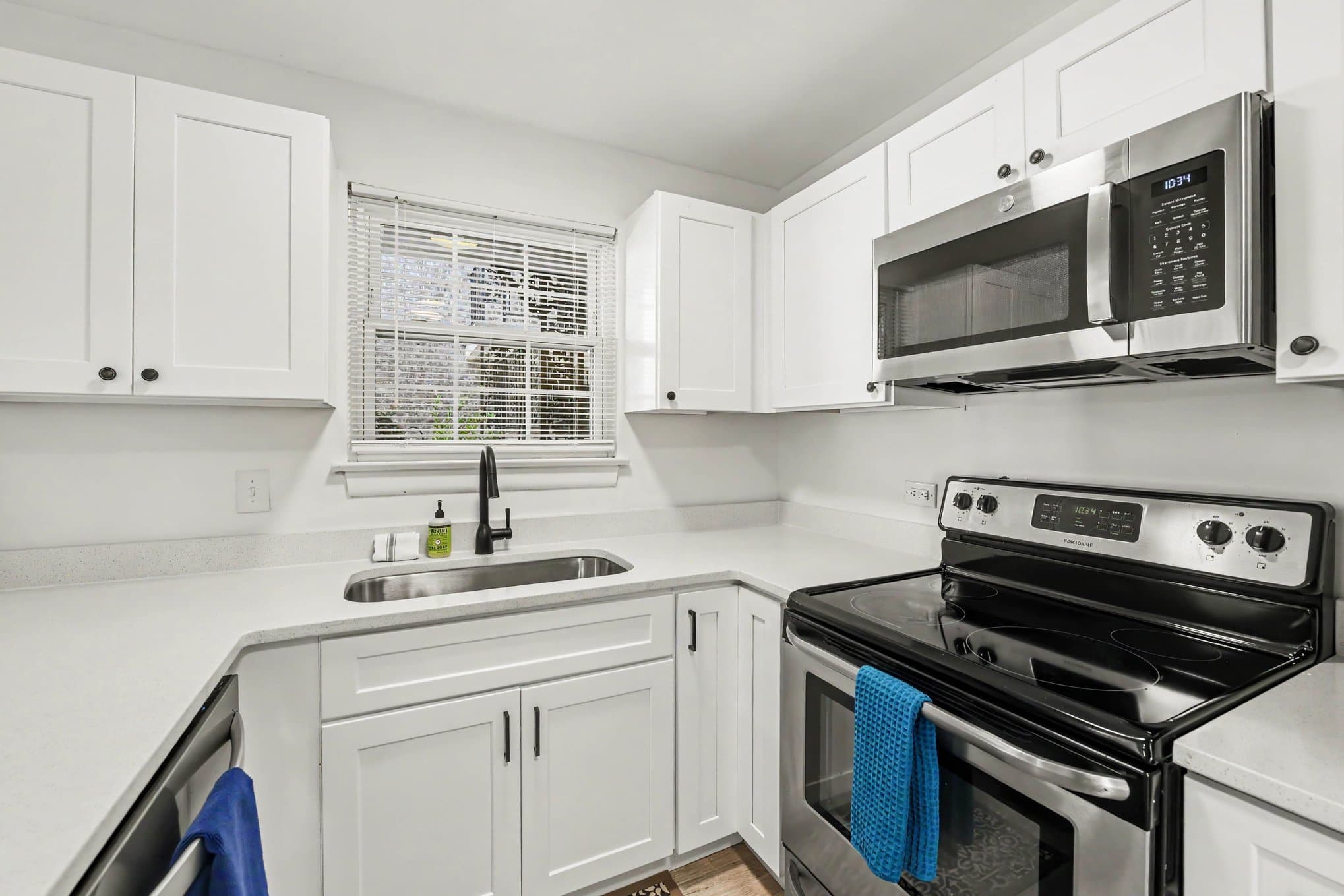 Charleston Condo: 867 Colony Dr