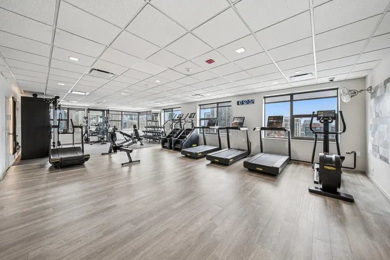 Chicago Apartment: 59 W Huron St