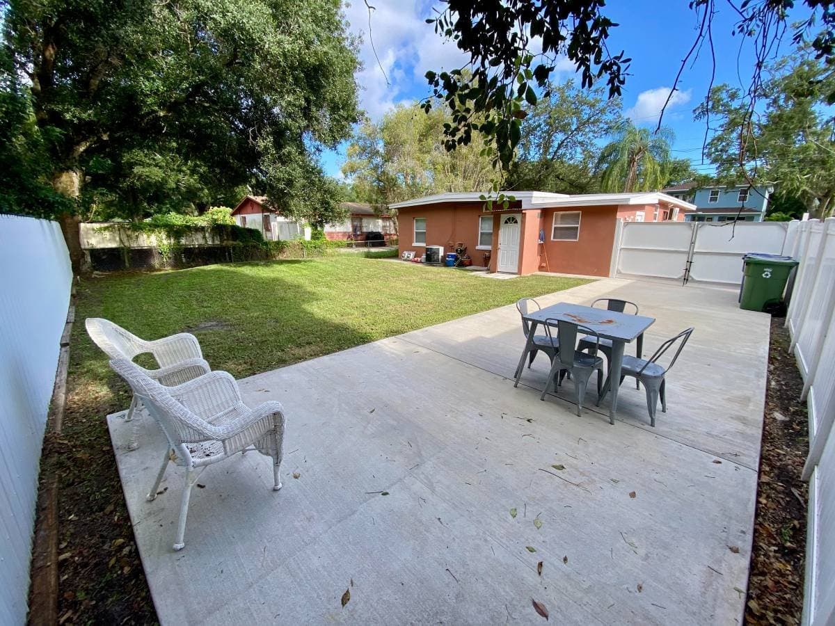 Tampa House: 4001 W Comanche Ave