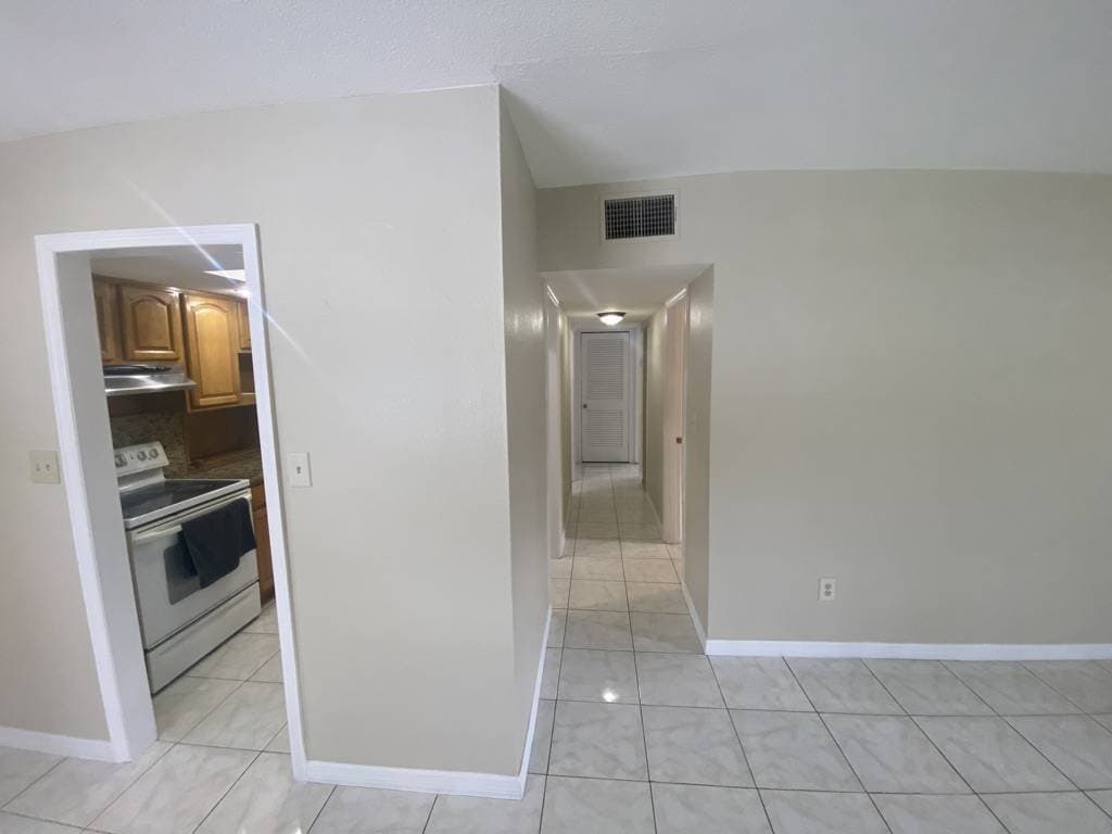 Tampa House: 4001 W Comanche Ave