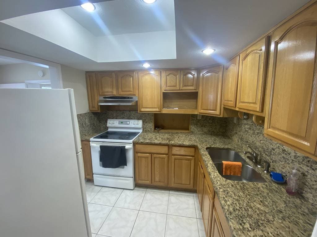 Tampa House: 4001 W Comanche Ave