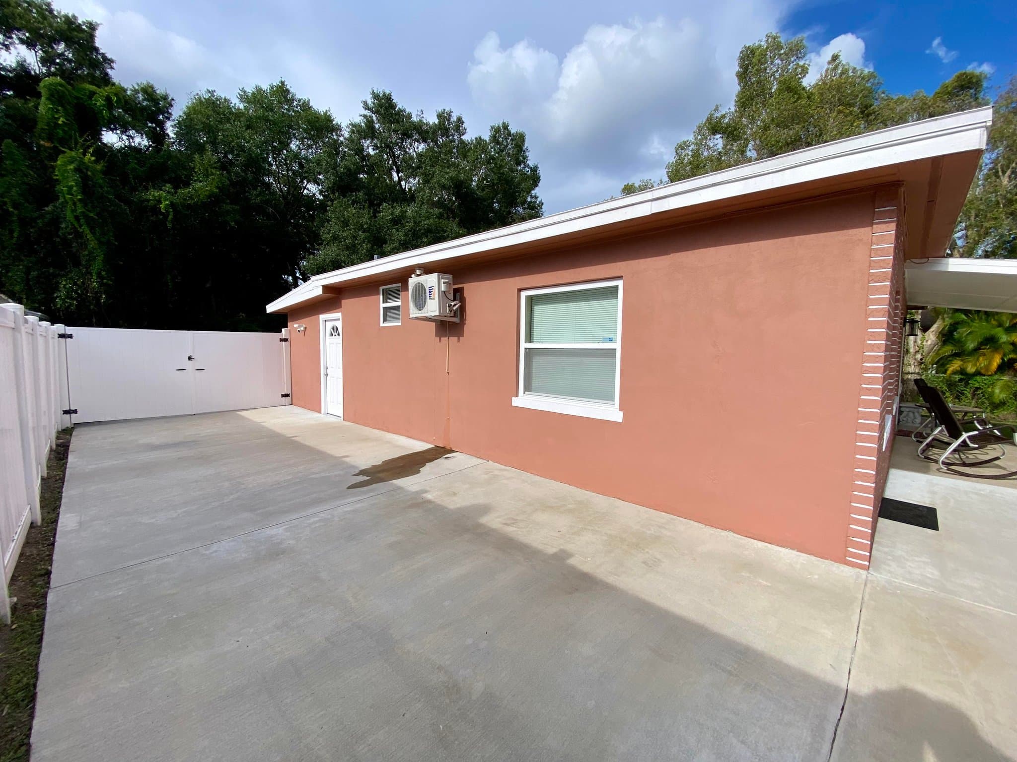 Tampa House: 4001 W Comanche Ave