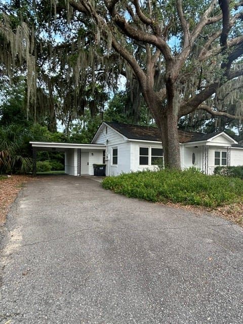 Beaufort House: 522 Meritta Ave