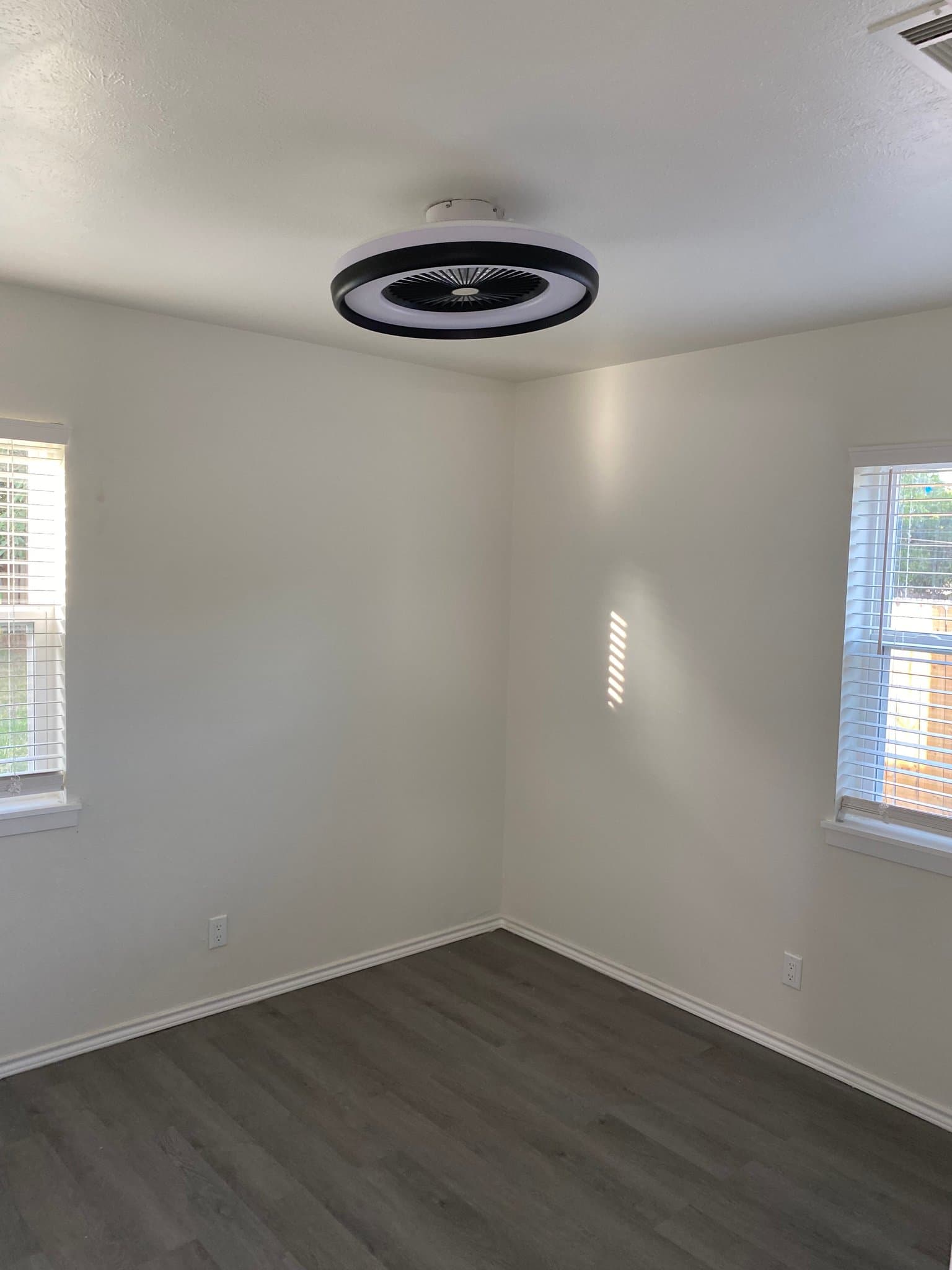 EULESS House: 1104 GLENN DR