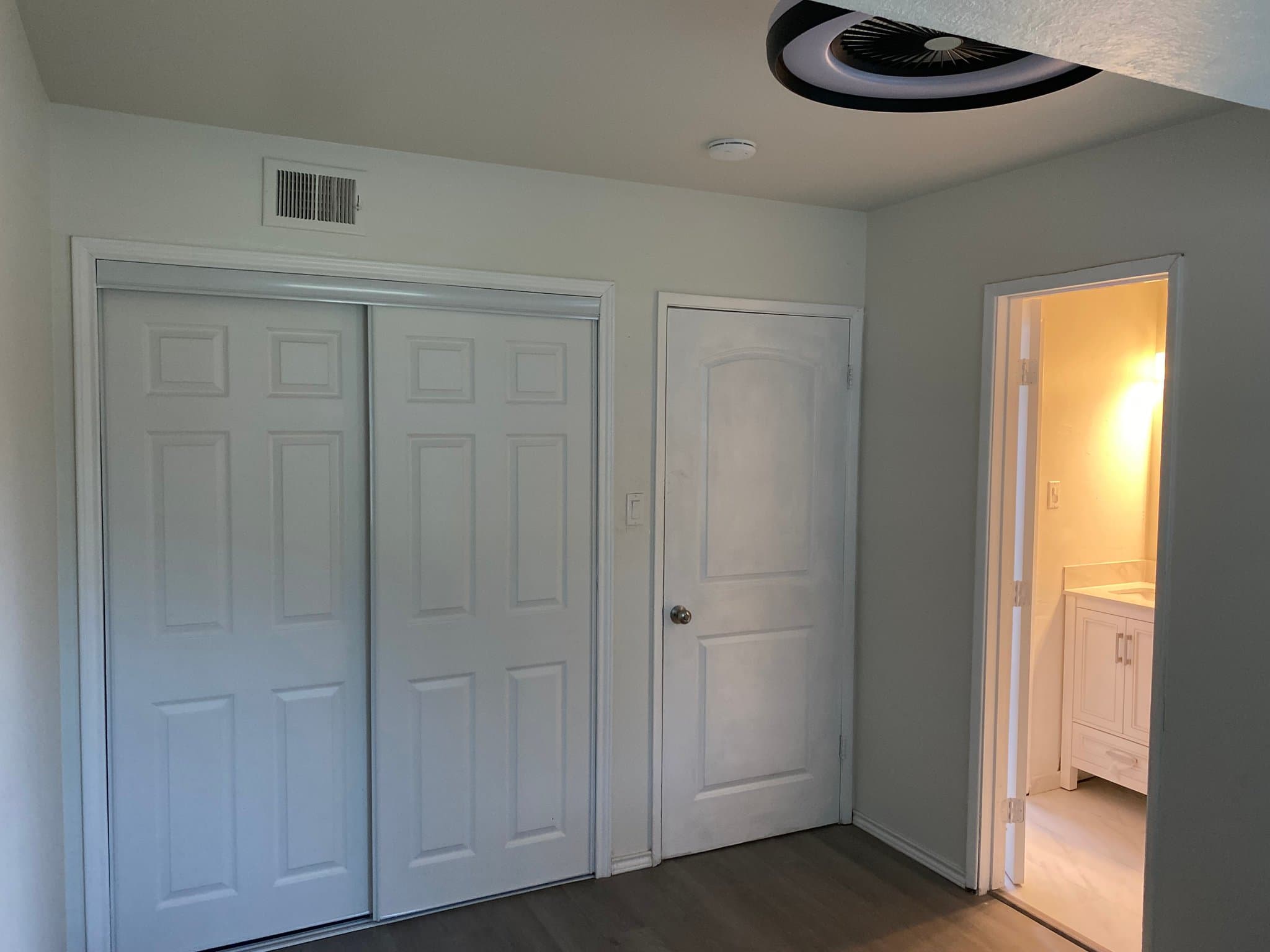 EULESS House: 1104 GLENN DR