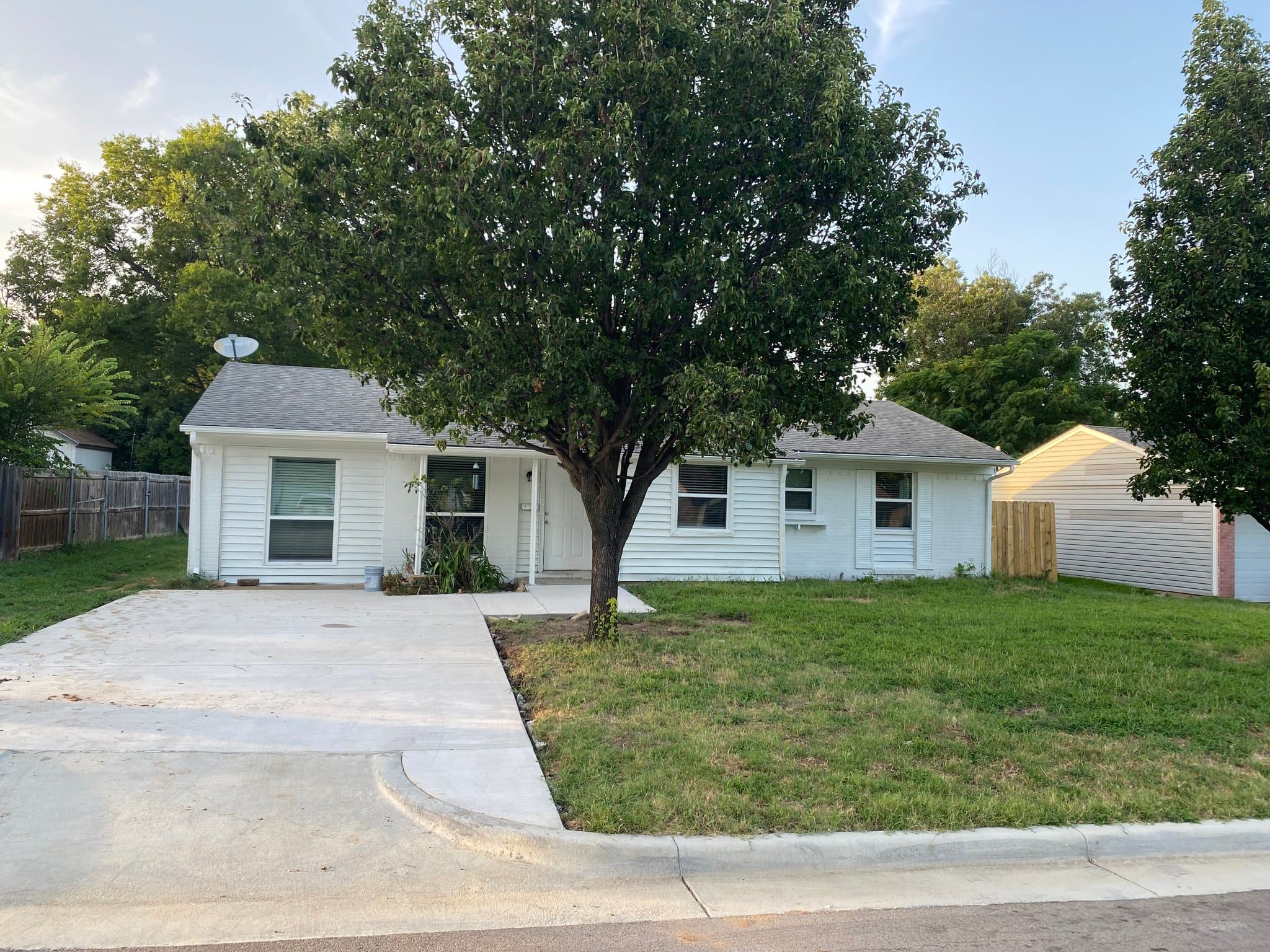 EULESS House: 1104 GLENN DR