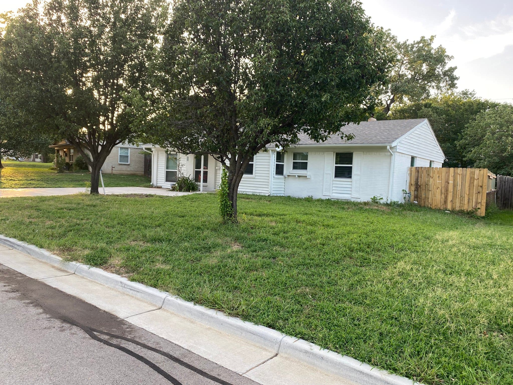 EULESS House: 1104 GLENN DR