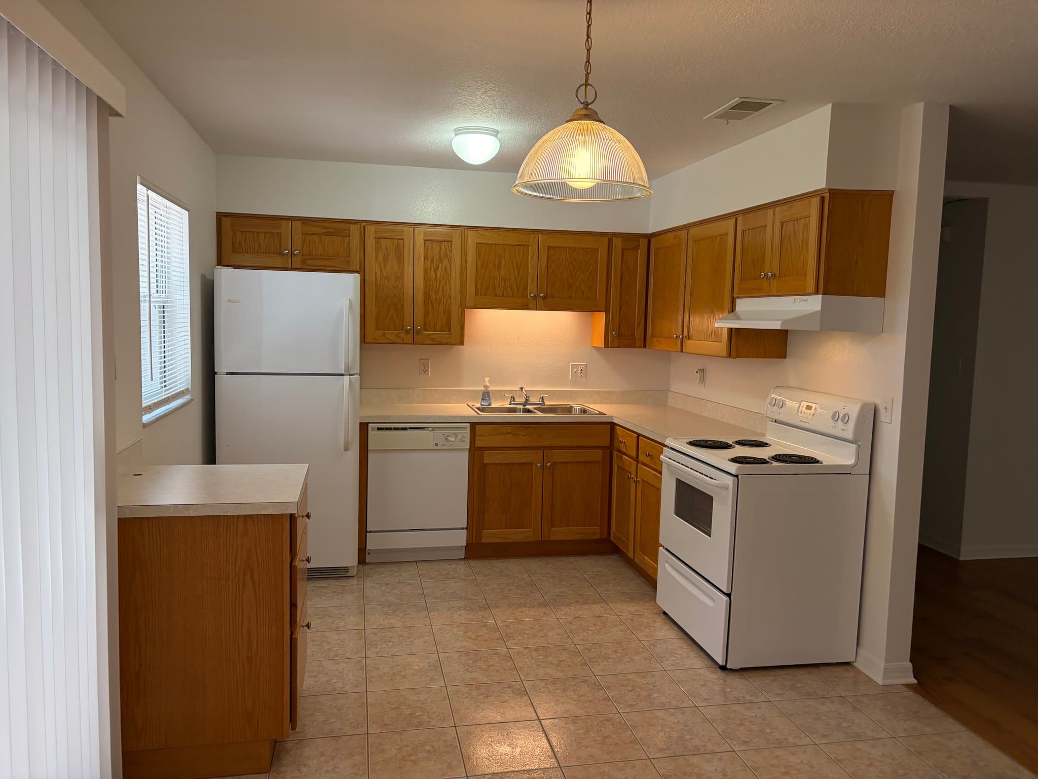 Minneola House: 102 E Chester St