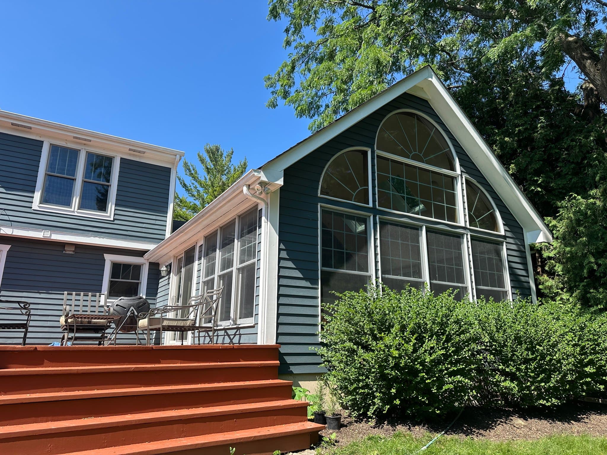 Palatine House: 889 E Stonebridge Ct