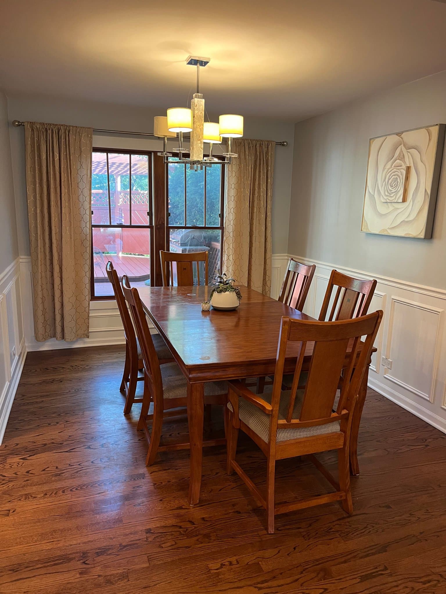 Palatine House: 889 E Stonebridge Ct