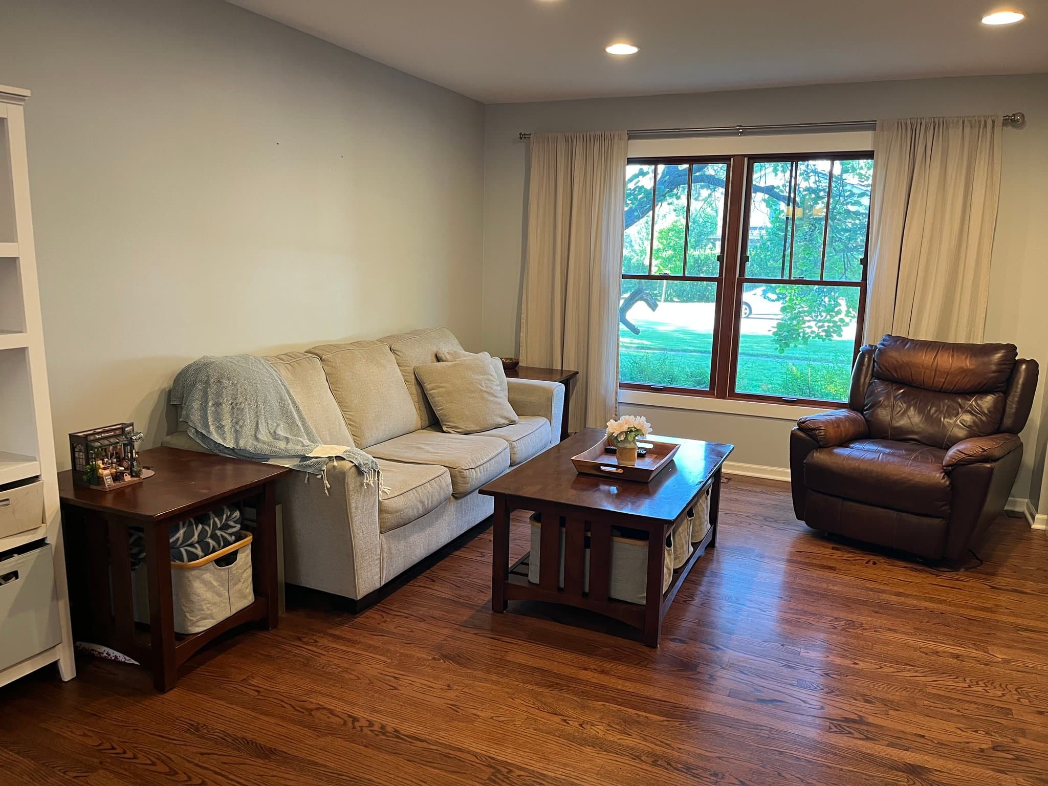 Palatine House: 889 E Stonebridge Ct