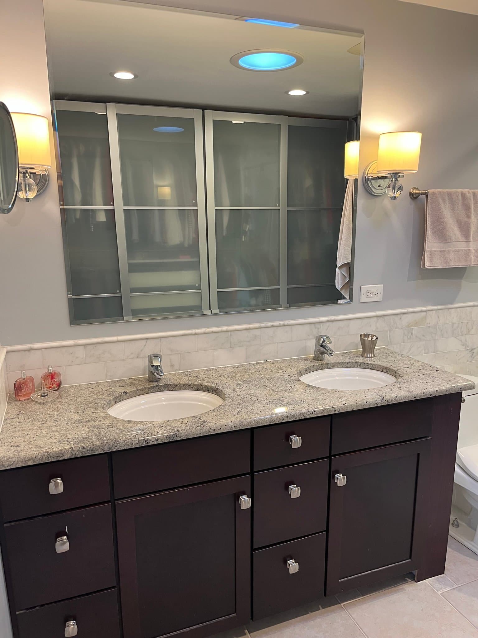 Palatine House: 889 E Stonebridge Ct