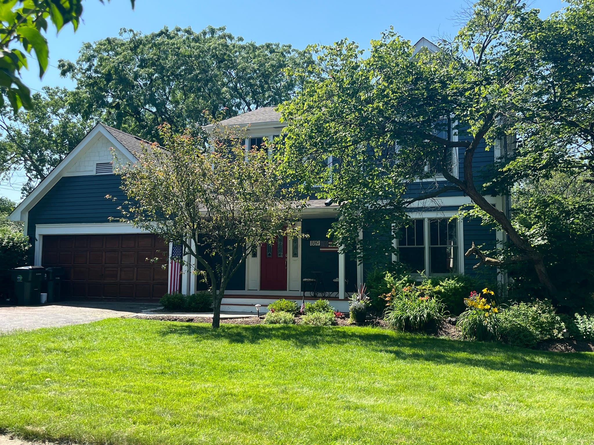 Palatine House: 889 E Stonebridge Ct