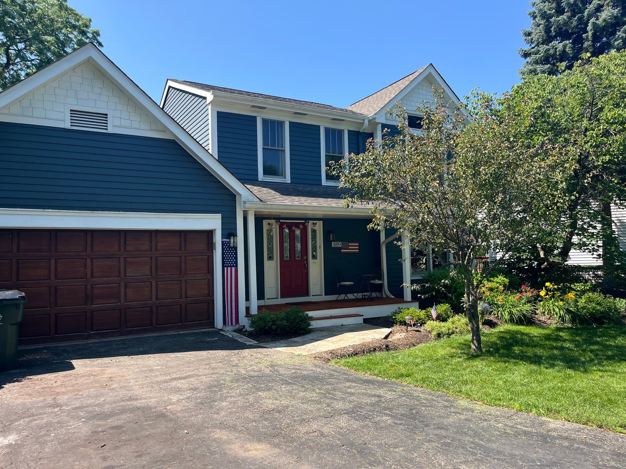 Palatine House: 889 E Stonebridge Ct