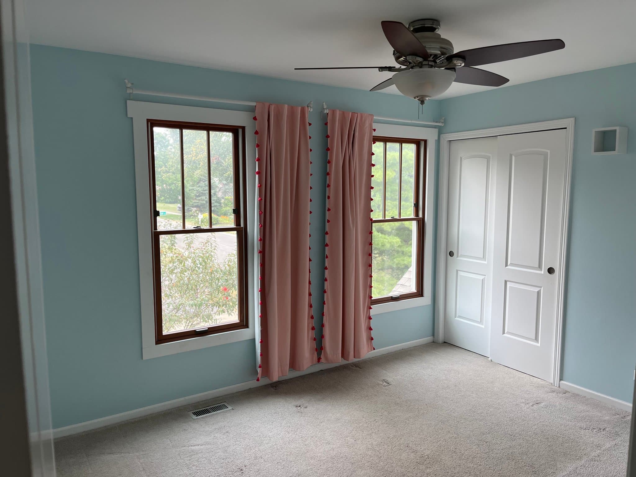 Palatine House: 889 E Stonebridge Ct
