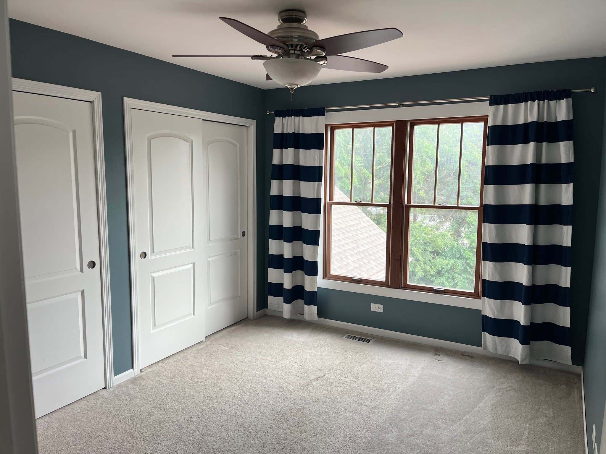 Palatine House: 889 E Stonebridge Ct