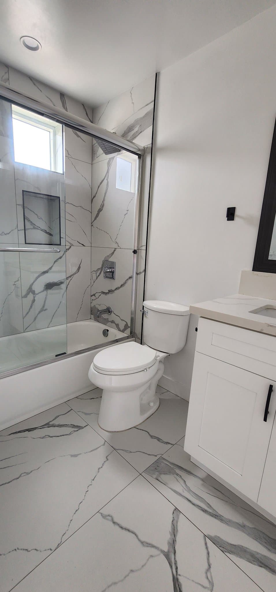 Los Angeles Townhome: 2408 Hauser Blvd