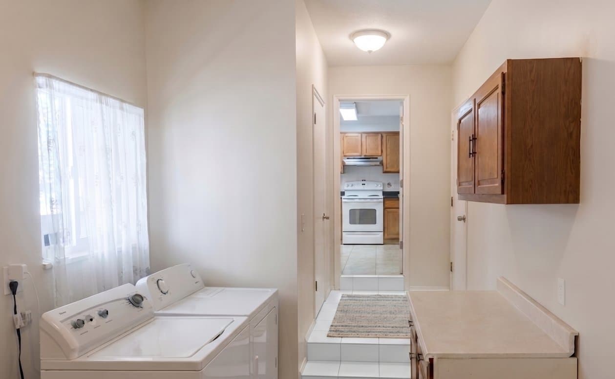 West Jordan House: 8968 Galilee Court/Private Rooms/female roommates
