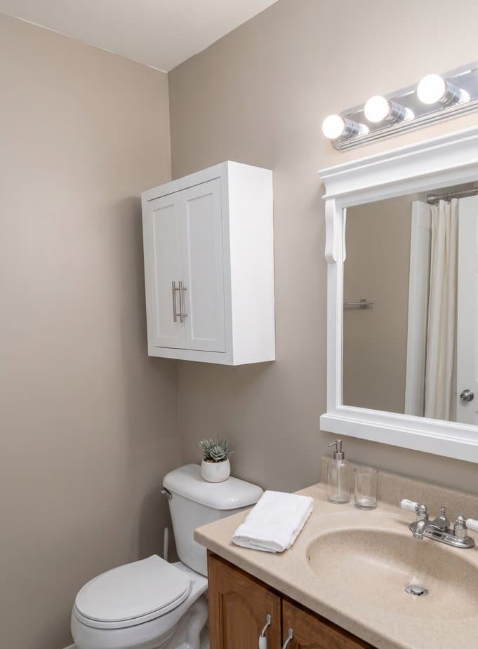 West Jordan House: 8968 Galilee Court/Private Rooms/female roommates