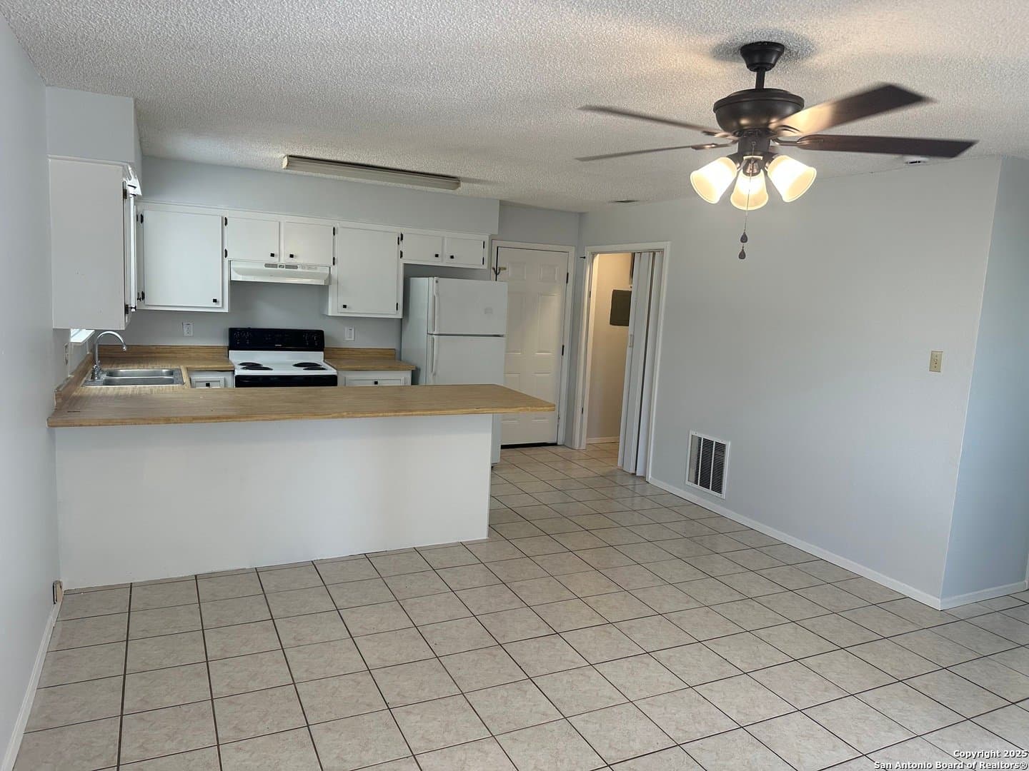 Pleasanton House: 401 W Adams