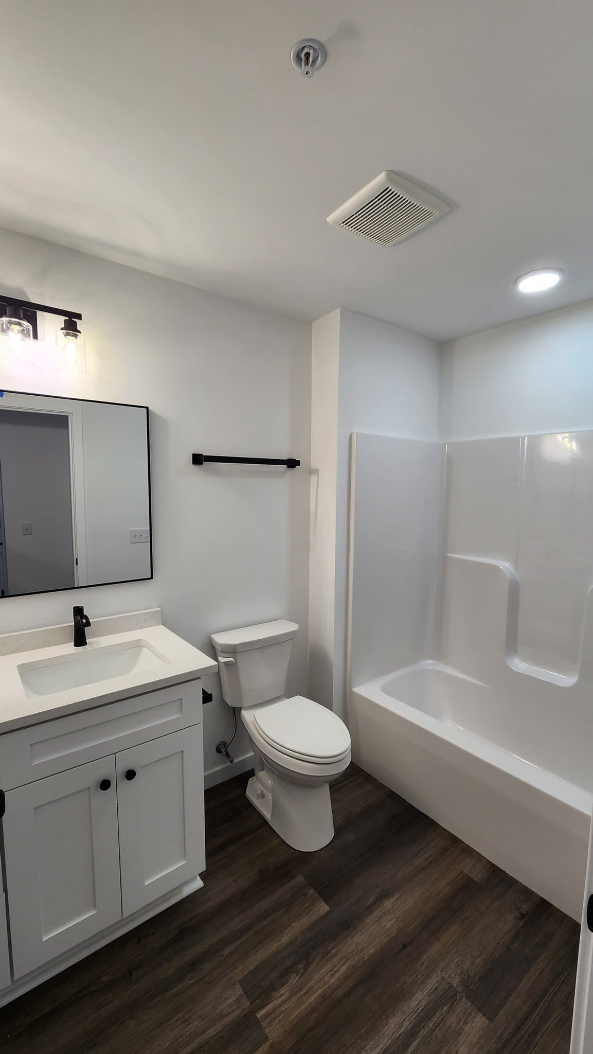 Milton Apartment: 865/851 Arthur Dr.